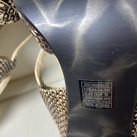 Vintage XOXO snakeskin heels - Picture 5 of 7